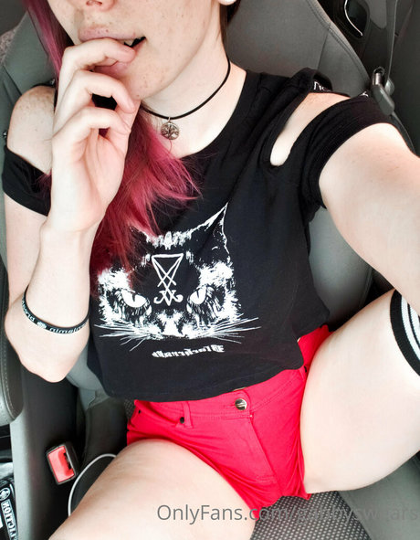 GabbySwears hot actress picture