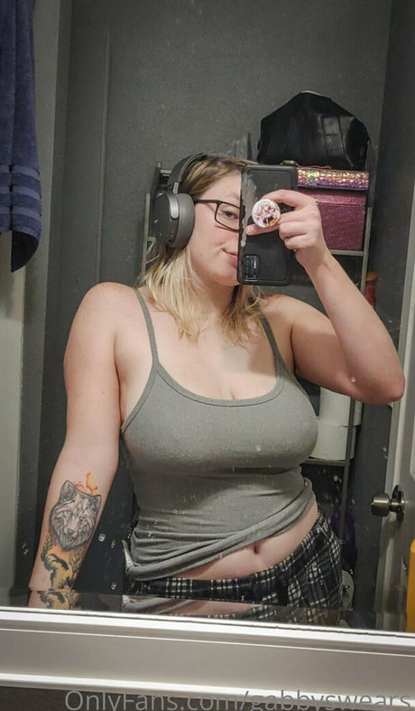 GabbySwears star erotic pictures