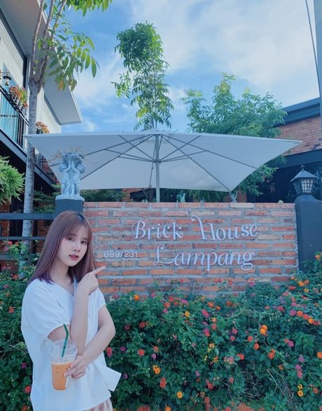 Akijun pornographic actress photos