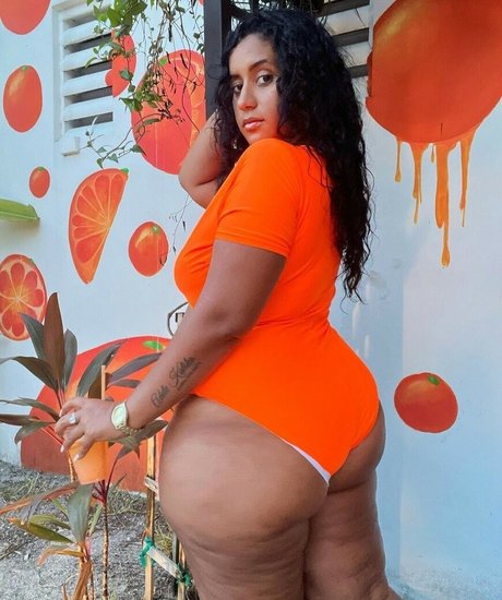 tianatee808 erotic model img