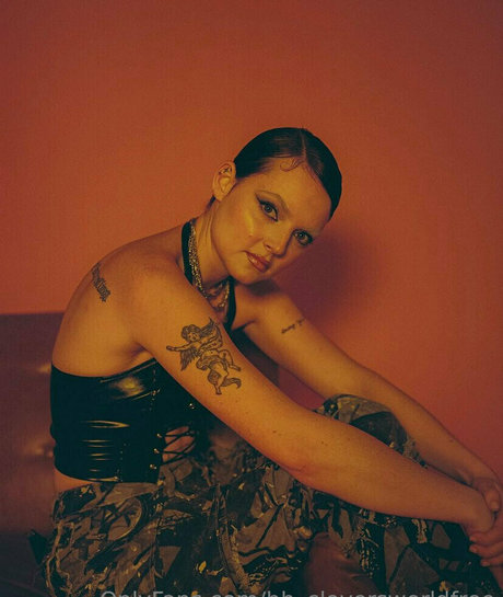 bb cloversworldfree erotic actress galleries