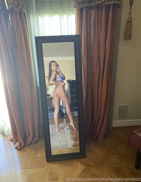momoneyyymoprobzzz top model photo