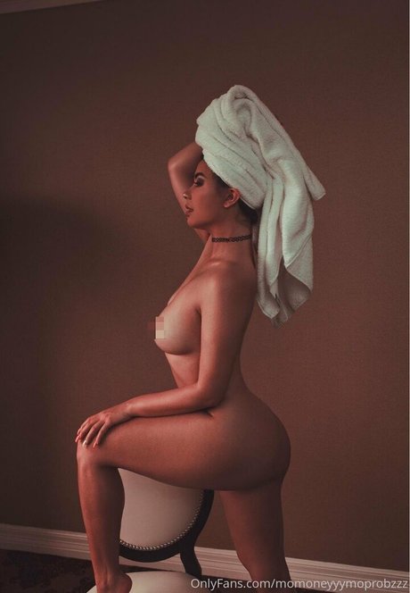 momoneyyymoprobzzz star hot pics