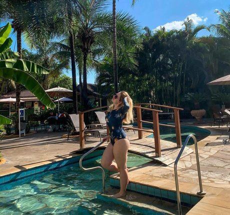 Carol Capel naked model image