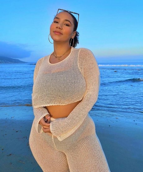 Katelyn Folasade art model images