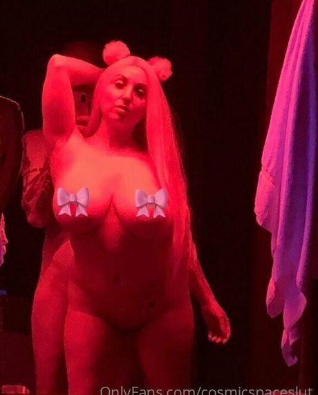 cosmicspaceslut model sex pic