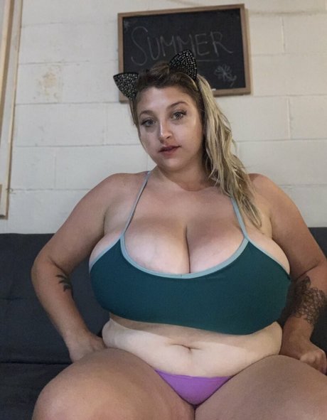 cambriacurves Profile pic