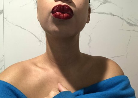 avatreatsss erotic model pics