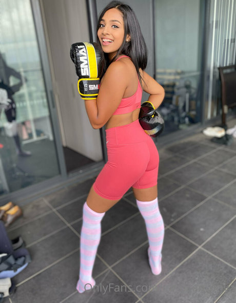 prettypriyaa star free pics