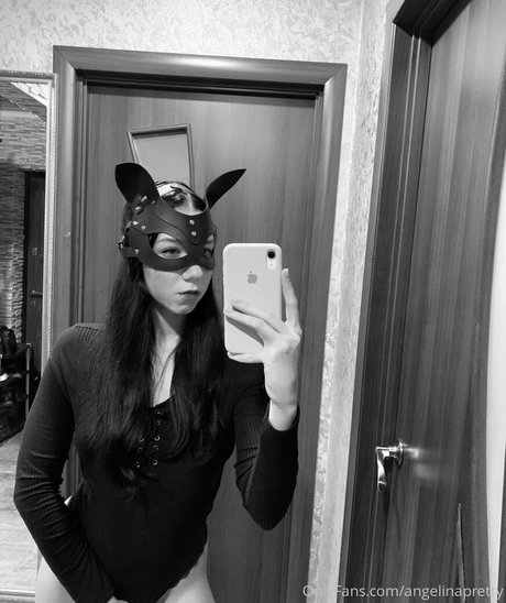 angelinapretty star naked picture