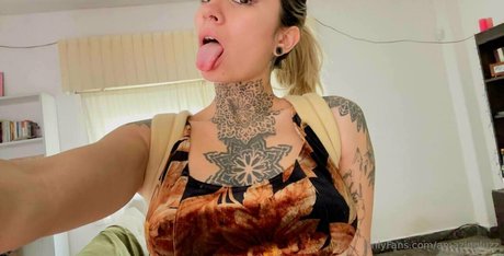 amazingluzz nude actress picture