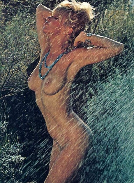 Suzanne Somers nice model photos