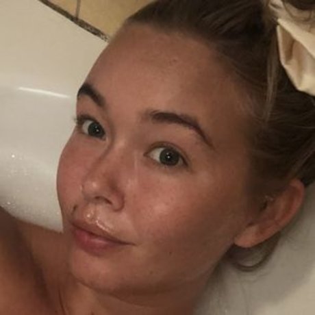 Cammy B pornstar nude photo