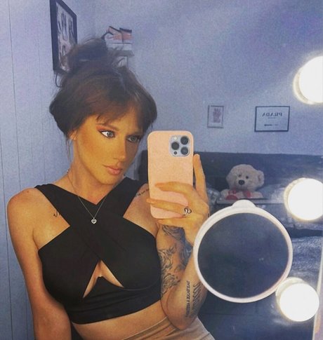 gelliii93_ xxx model photo