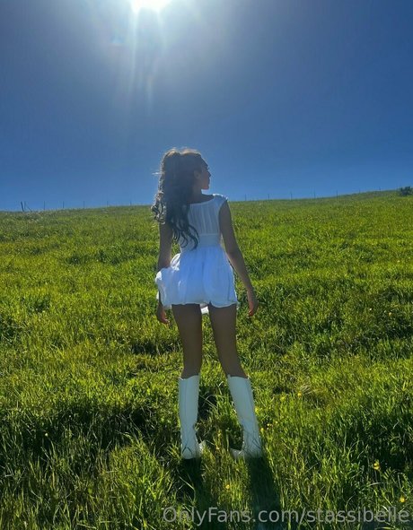 stassibelle model art image