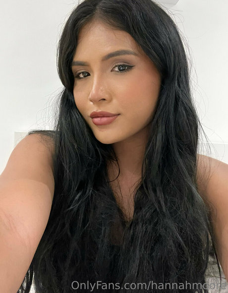 hannahmoore nude model pic