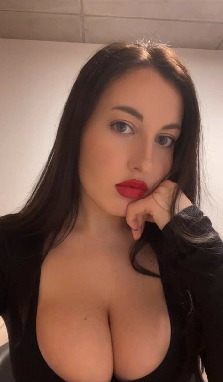 gtnlmts erotic actress photo