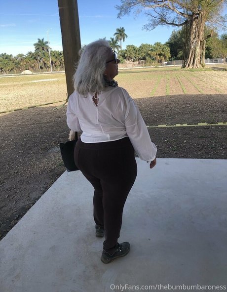 thebumbumbaroness pornstar free photo