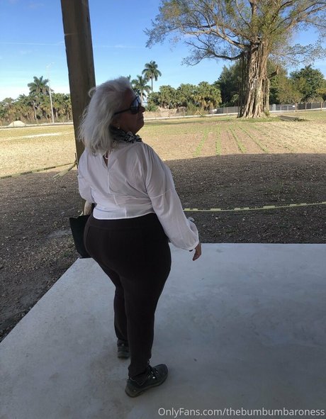 thebumbumbaroness sex model archive