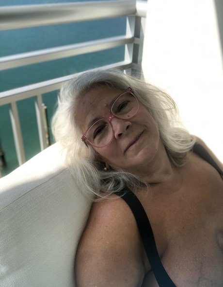 thebumbumbaroness pornstar free pics