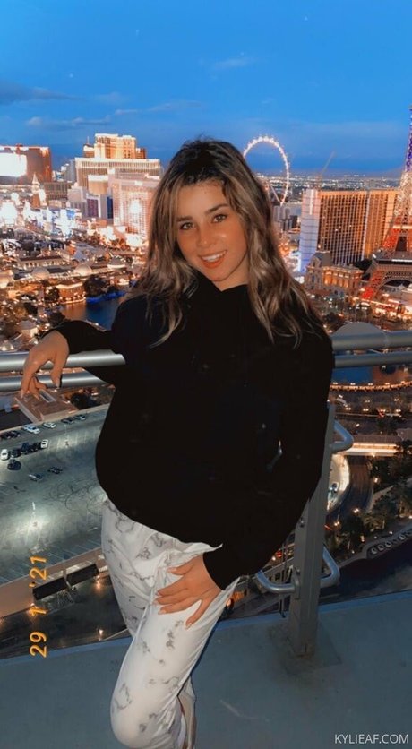 rocketkylie nudes model photos