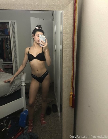 rocketkylie art model pictures