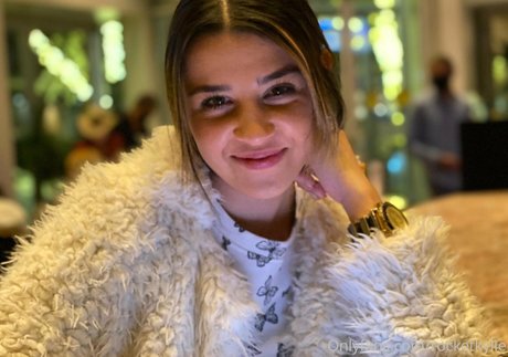 rocketkylie beautiful model pic