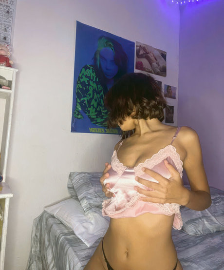 SweetWenn erotic star img