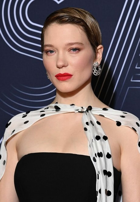 Lea Seydoux erotic pornstar img