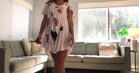 Miss Bell ASMR model top img