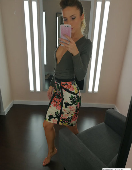 Fitting Room model nudes pics