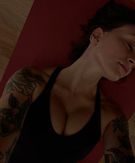 Daria Perel nude model images