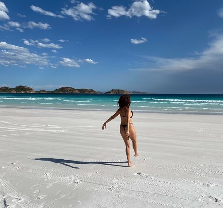 Bella Fiore erotic pornstar pics