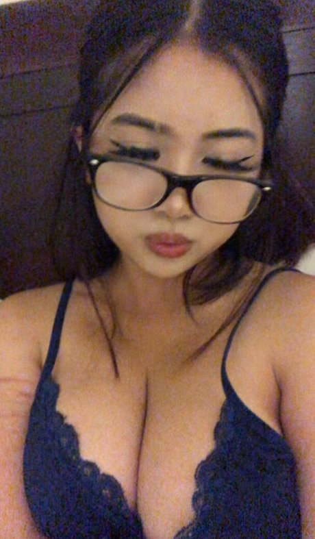 Ninannguyyen star naked img