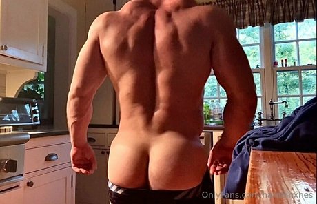 hard8inxhes sexy model image