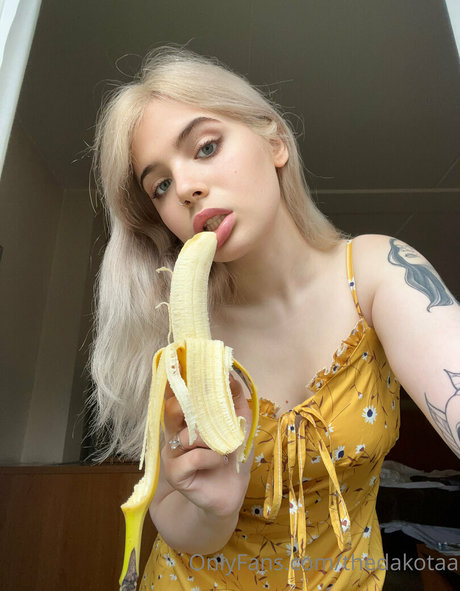 thedakotaa model xxx picture