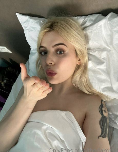 thedakotaa best model photos