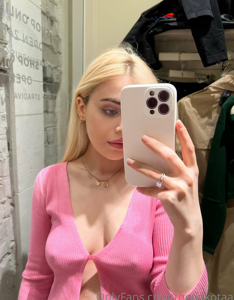 thedakotaa perfect model img