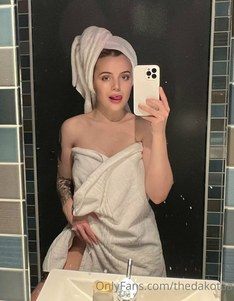 thedakotaa perfect actress gallery