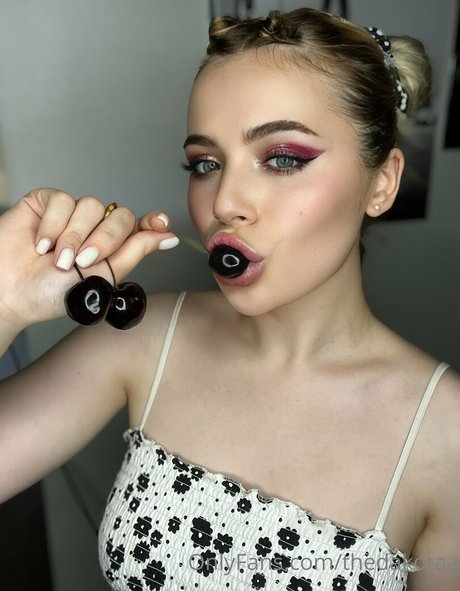 thedakotaa nude model photo