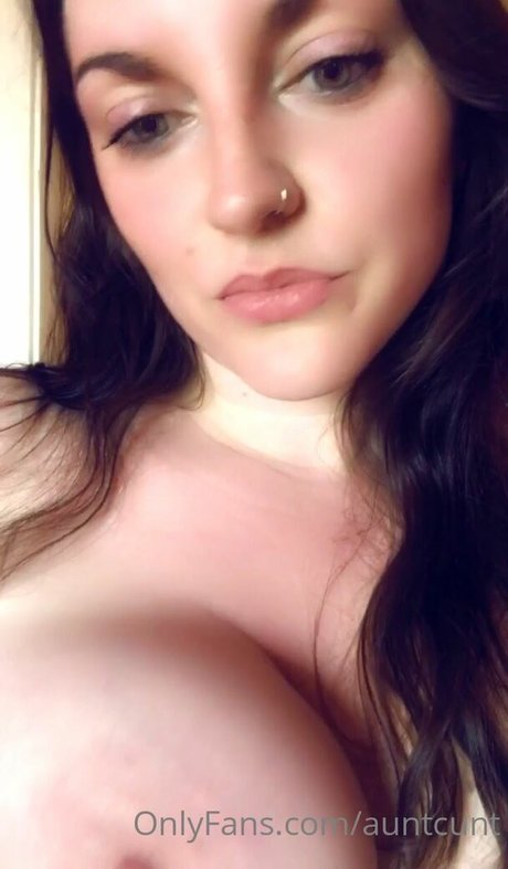 auntcunt actress pics