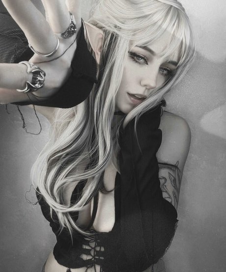 Dolchstosss star hot images