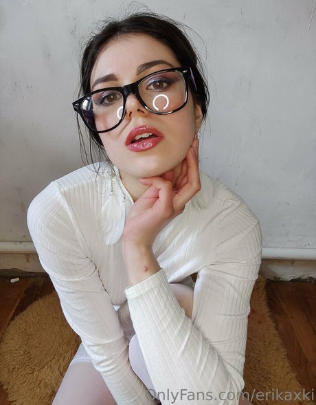 erikaxki sexy actress pic