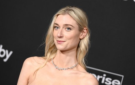 Elizabeth Debicki star erotic image