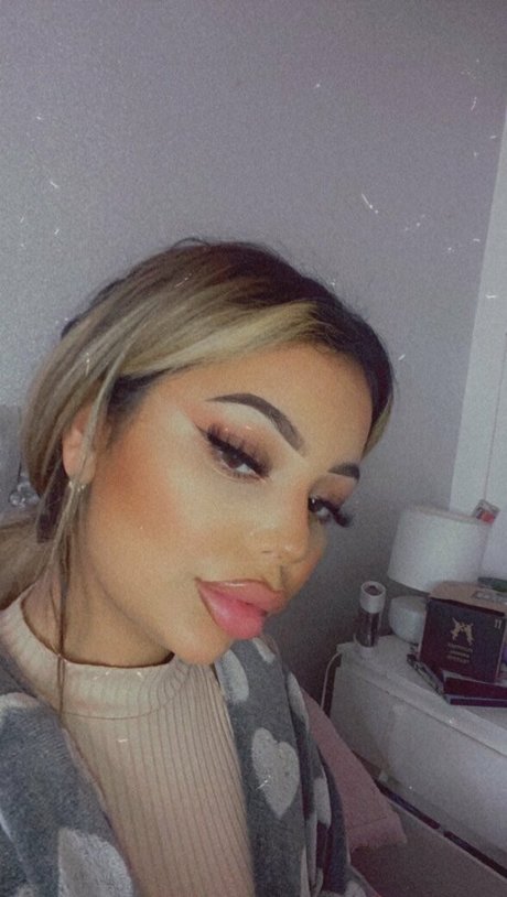 emilyexotics naked pornstar img