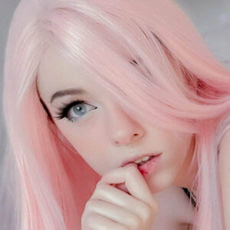 molliemewbby erotic model photo