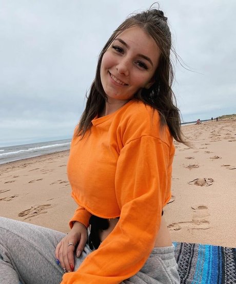 Sarao Sulli naked star img