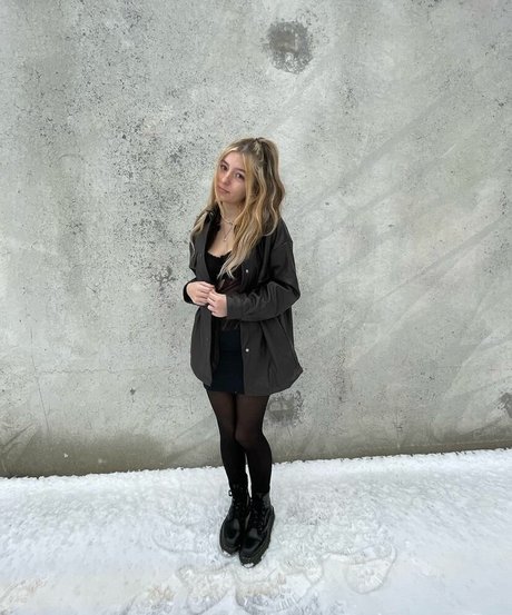 Sarao Sulli star adult image