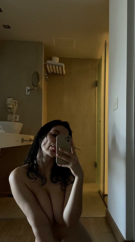 lustfullucy nude model gallery