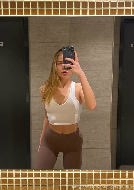 hottestvenus nudes pornstar image